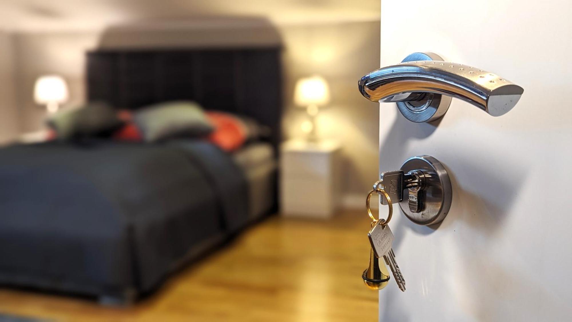 3 Rooms - Zimmervermietung Naehe Flughafen Ber - Gratis Wlan, Parken & Netflix Берлин Екстериор снимка