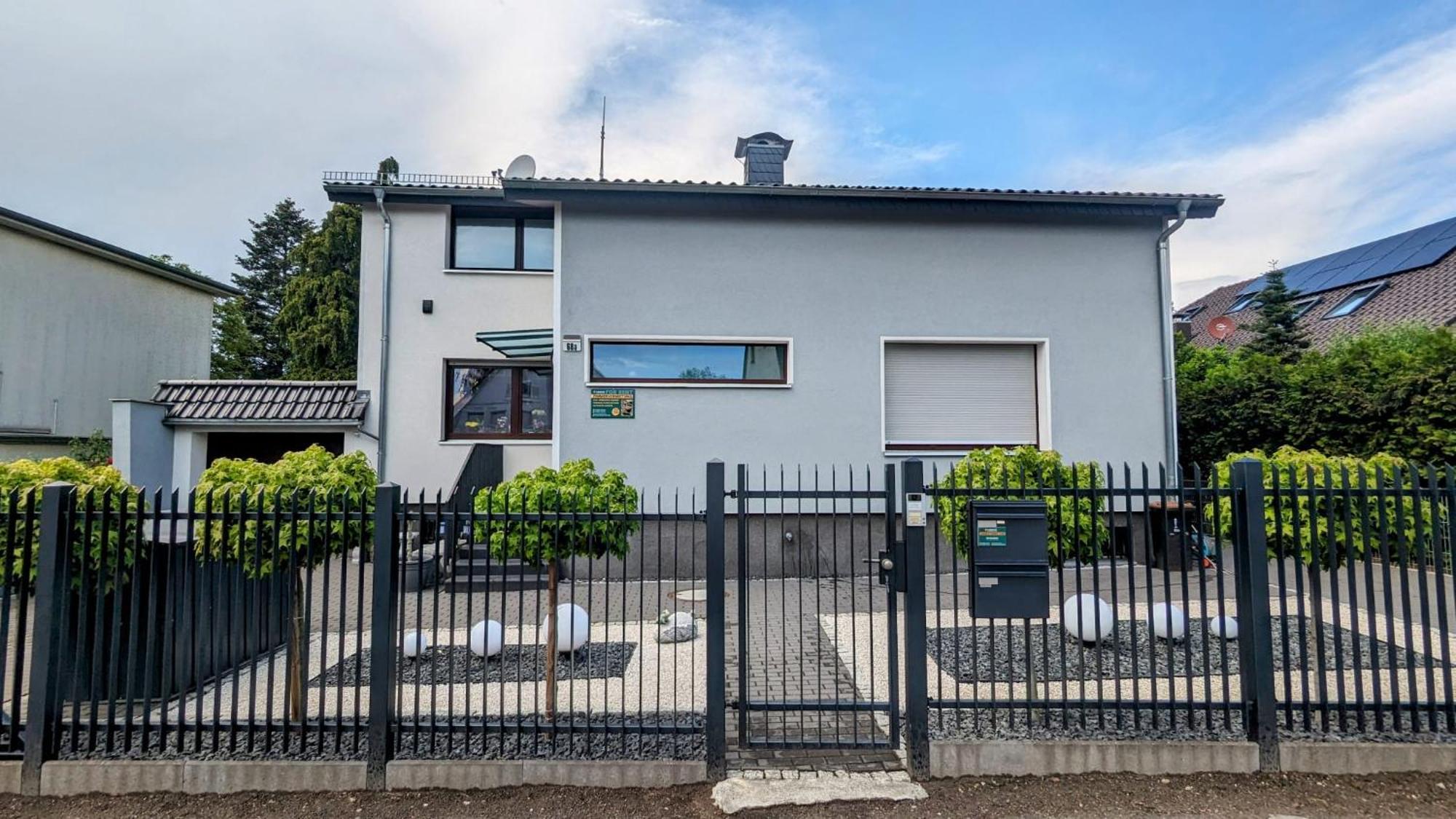 3 Rooms - Zimmervermietung Naehe Flughafen Ber - Gratis Wlan, Parken & Netflix Берлин Екстериор снимка